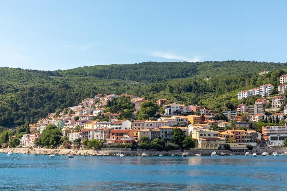 Apartment Noemi With A Direct Beach View Rabac Εξωτερικό φωτογραφία