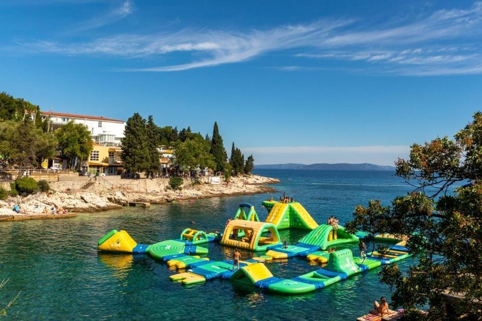 Apartment Noemi With A Direct Beach View Rabac Εξωτερικό φωτογραφία