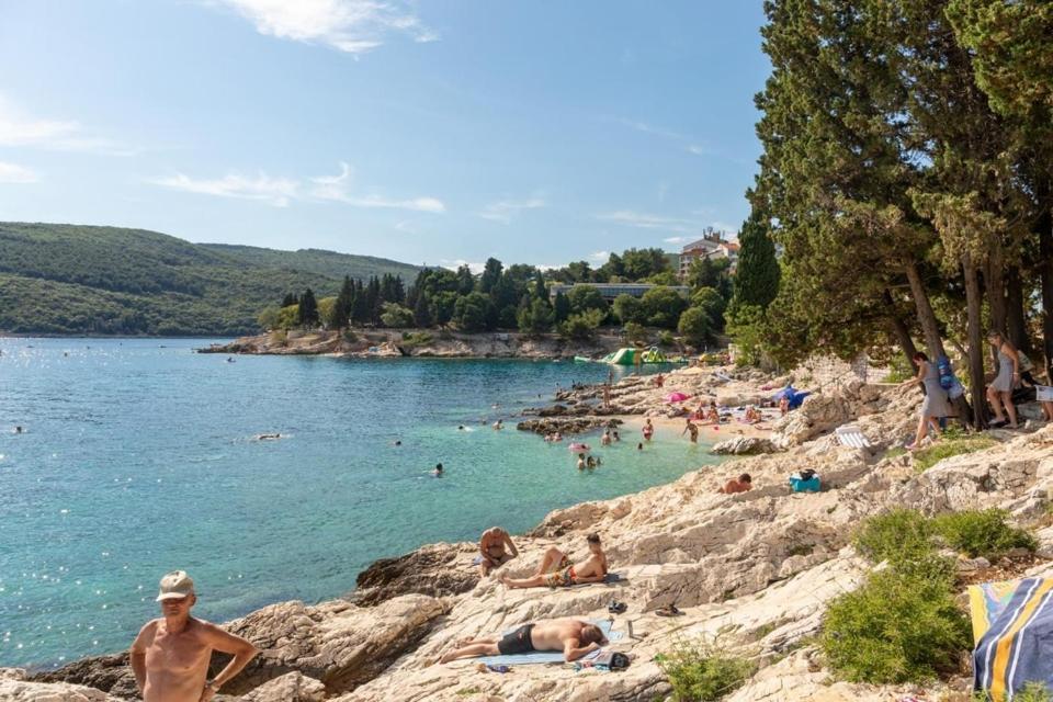 Apartment Noemi With A Direct Beach View Rabac Εξωτερικό φωτογραφία
