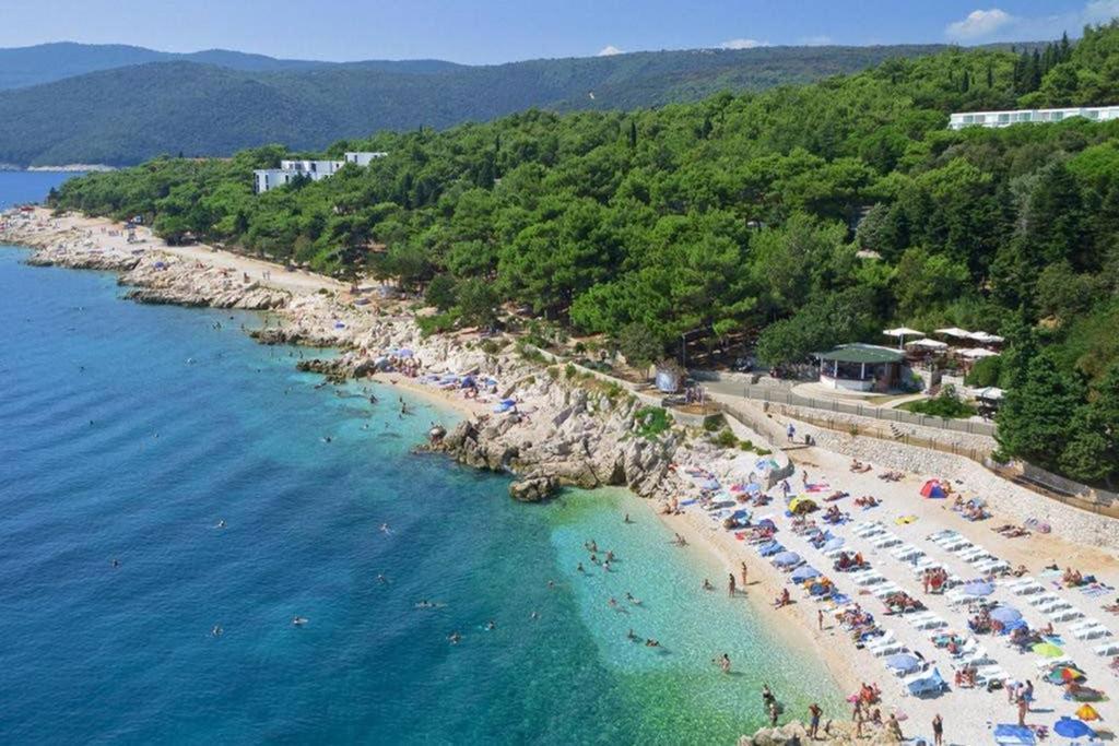 Apartment Noemi With A Direct Beach View Rabac Εξωτερικό φωτογραφία