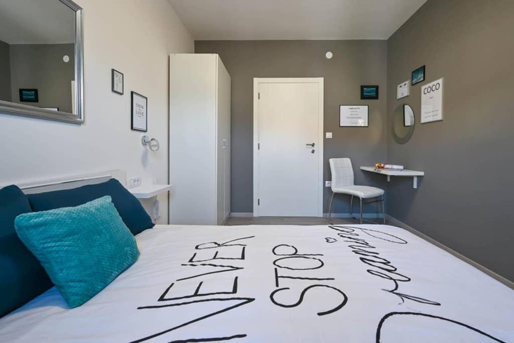 Apartment Noemi With A Direct Beach View Rabac Εξωτερικό φωτογραφία