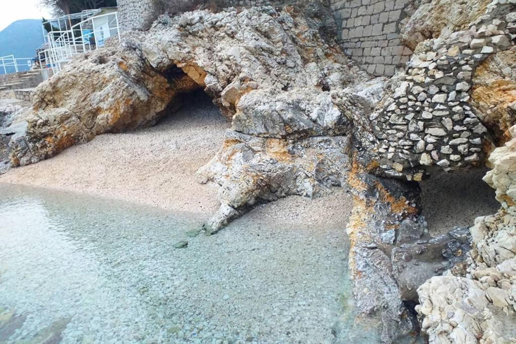 Apartment Noemi With A Direct Beach View Rabac Εξωτερικό φωτογραφία