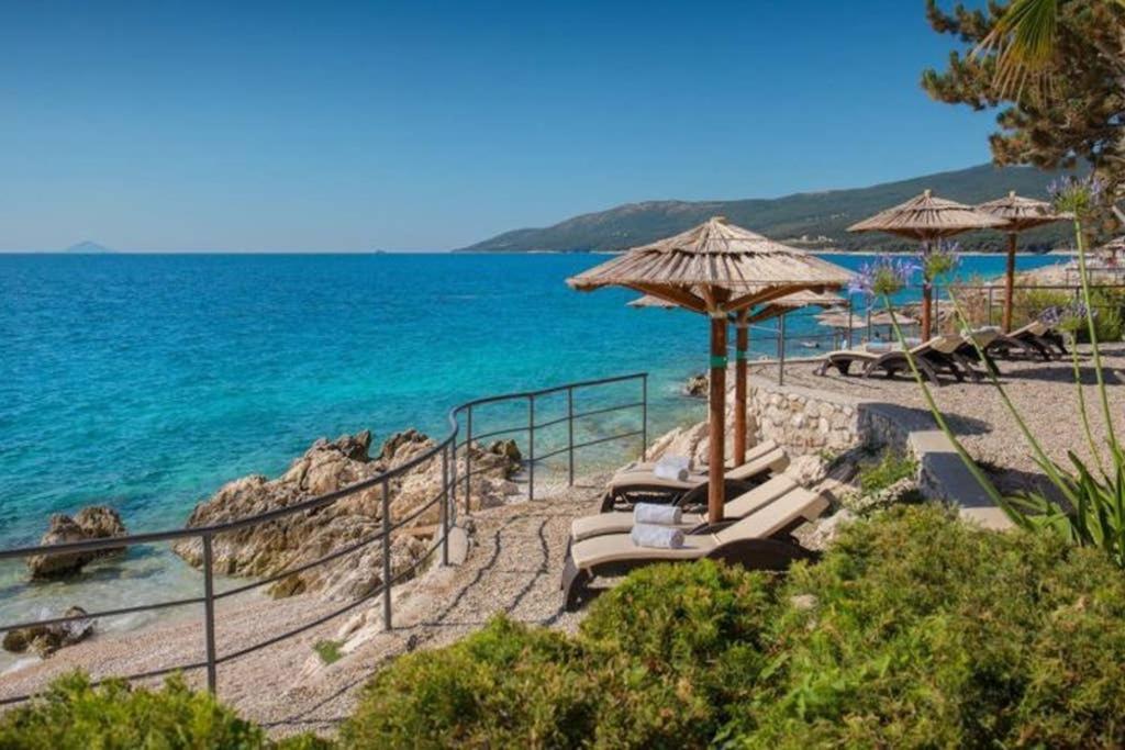 Apartment Noemi With A Direct Beach View Rabac Εξωτερικό φωτογραφία