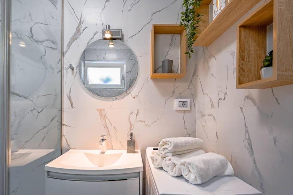 Apartment Noemi With A Direct Beach View Rabac Εξωτερικό φωτογραφία